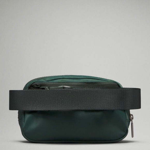 LULULEMON 1LBELT BAG IN MEDIUM FOREST/DARK FOREST - Picture 2 of 9